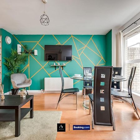 2 Bed House By Boyeilles Apartments Short Lets & Serviced Accommodation Belfast With Balcony & Free Parking Exterior photo